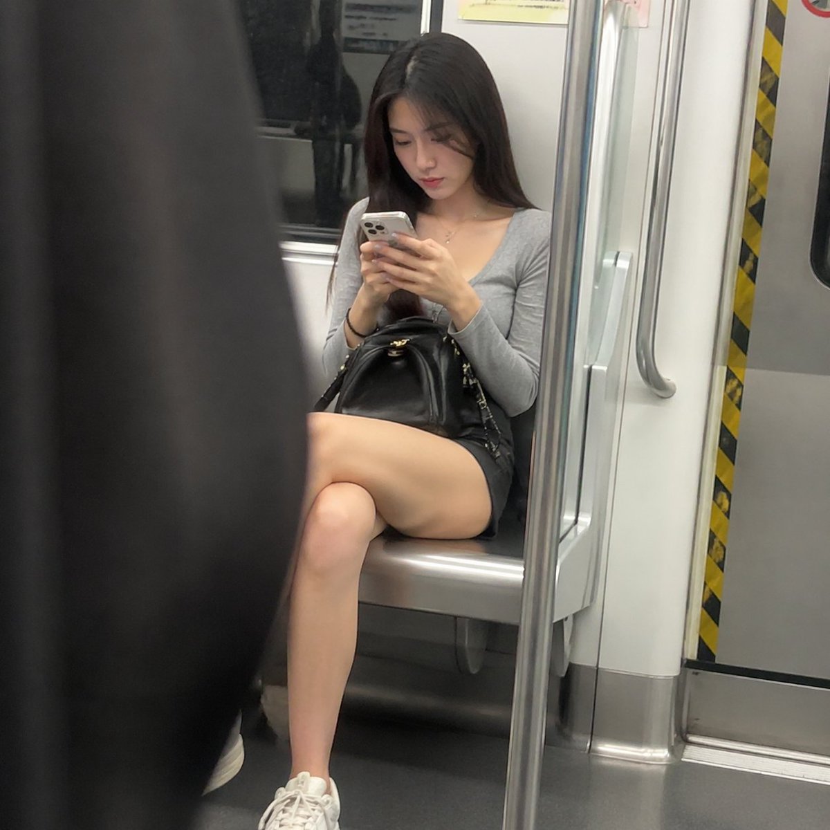 Candid Subway Commuter Prompt - GPT Image 2 prompt example