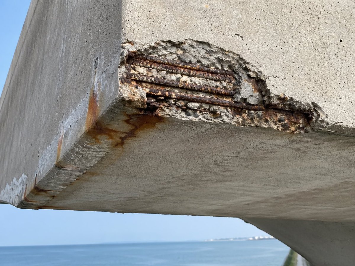 Coastal Reinforced Concrete Salt Damage - esempio di prompt GPT Image 2