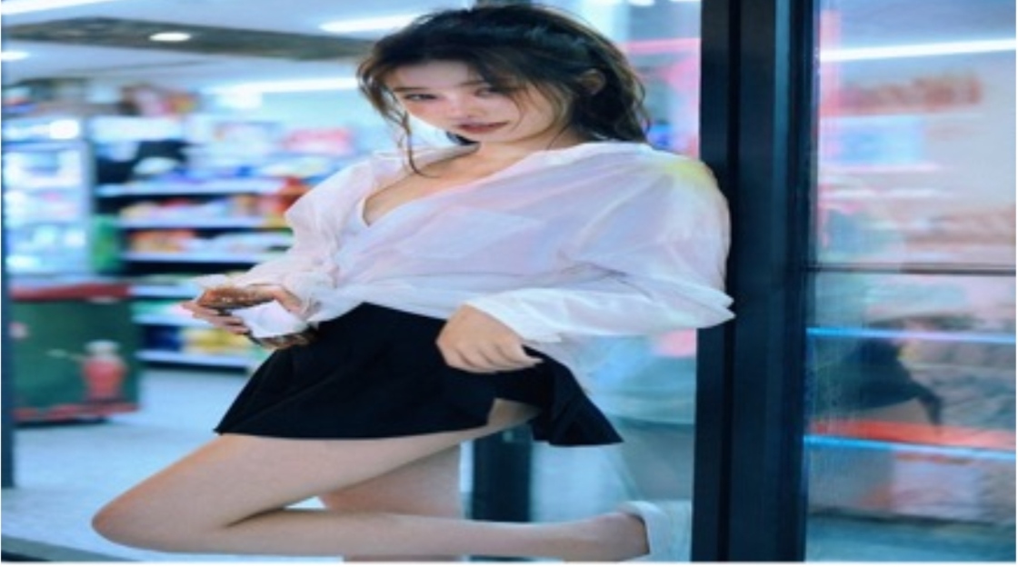 Cinematic Neon Convenience Store Prompt - GPT Image 2 prompt example