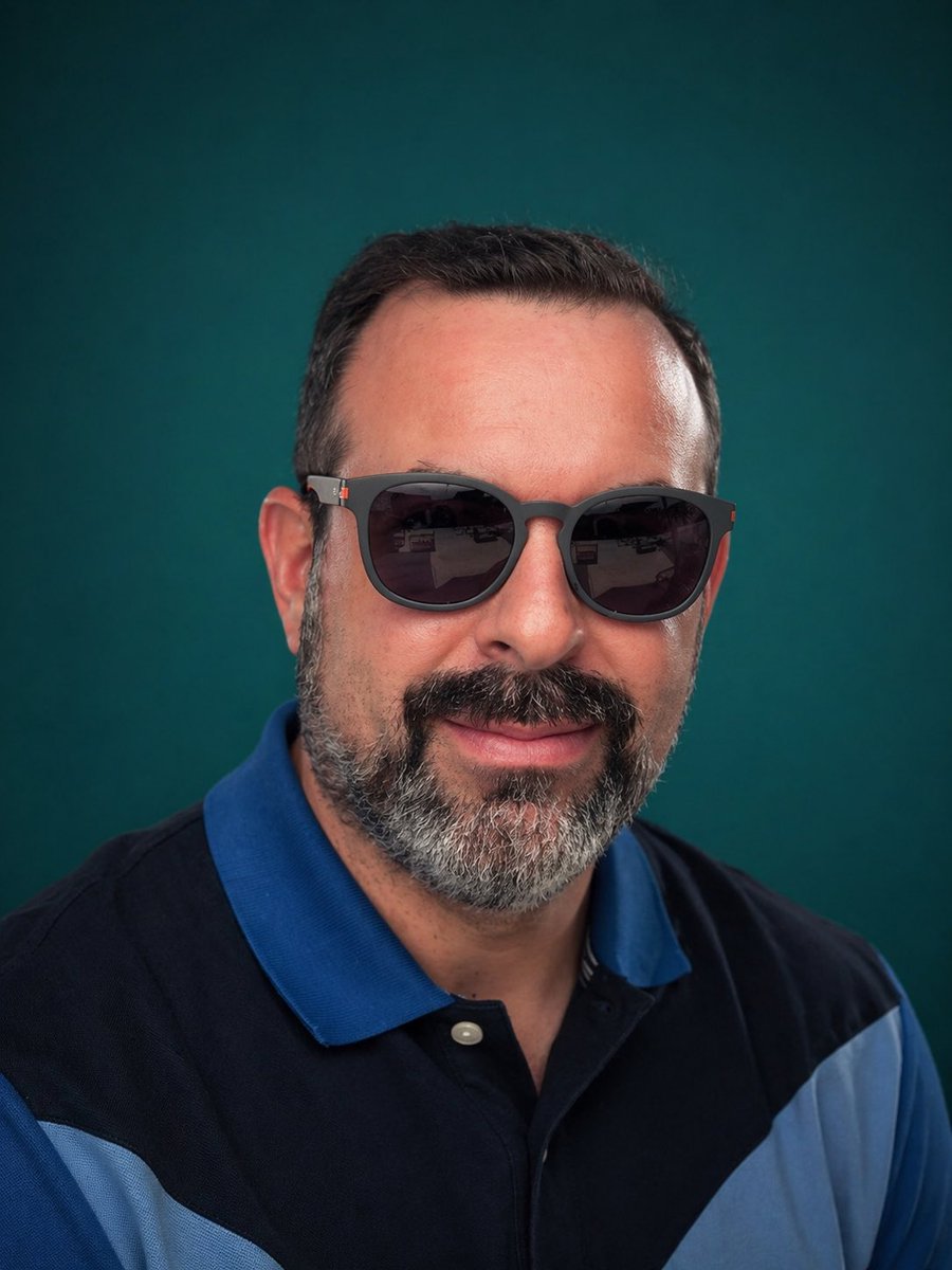 Selfie to Studio Headshot - GPT Image 2 Prompt-Beispiel