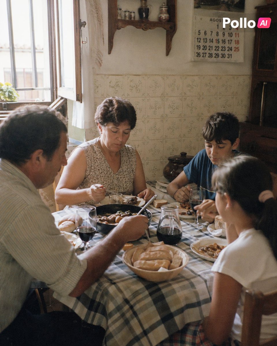 1990s Spanish Family Kitchen Lunch - GPT Image 2 prompt example