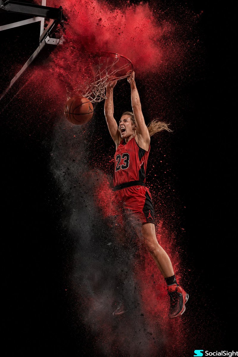 Action Basketball Dunk with Powder Explosion - esempio di prompt GPT Image 2