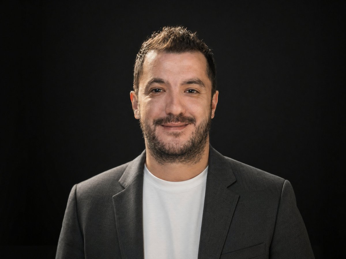 Professional Dark-Background LinkedIn Portrait - GPT Image 2 prompt example